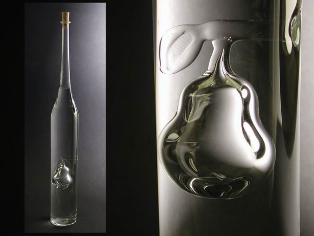 Bouteille avec poire